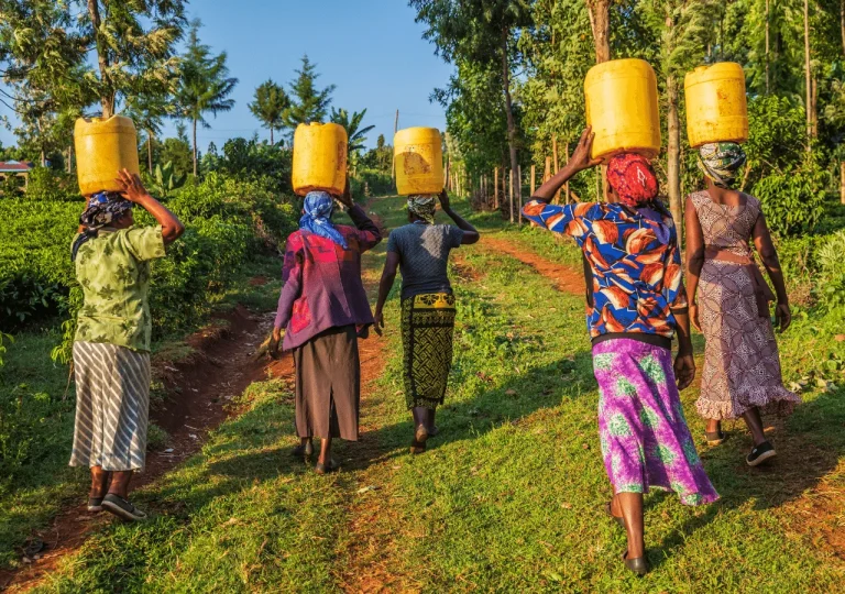 UN COEUR DE CHARITÉ water